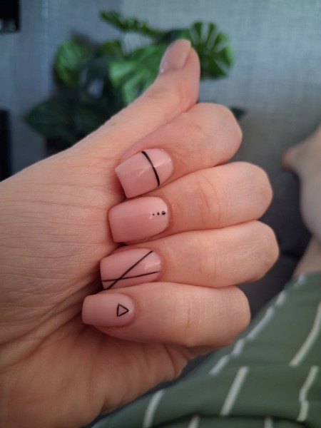 I want to see your nails!