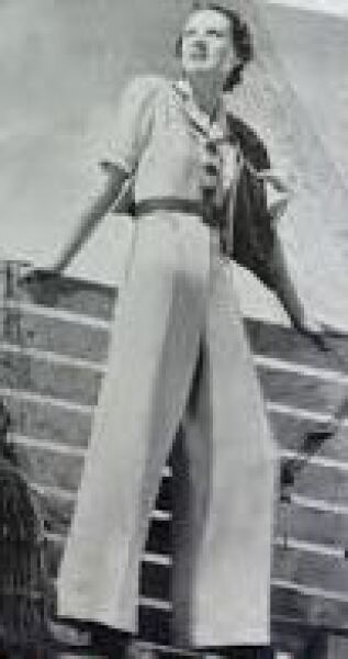 'Roaring Twenties' fancy dress for an hourglass