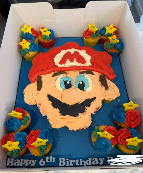 Anyone good at piping cakes?