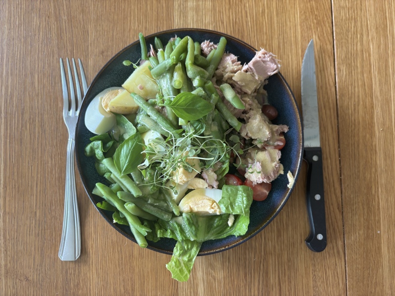 What we ate today in a calorie deficit - whole food  edition (and how do we feel?)