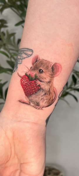 Does anyone actually have a tattoo like this? (Tiny, colourful realism)