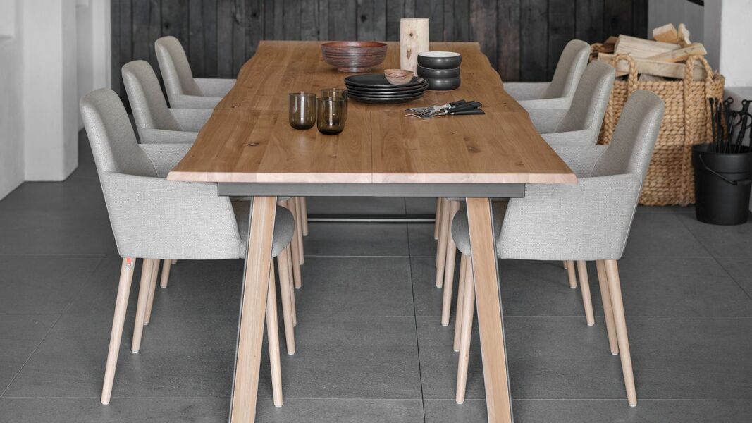 Dining table for 2 that can extend up to 6?