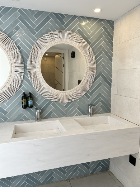 What colour to go with this tile? Help!