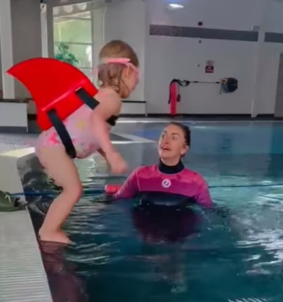 How to get toddler to enjoy swimming