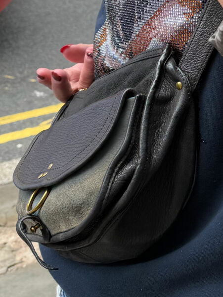 Help me find this bag please & thank you.