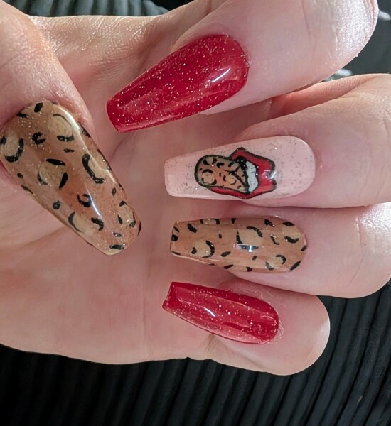 I want to see your nails!