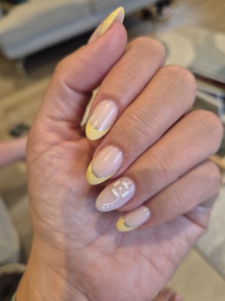 I want to see your nails!