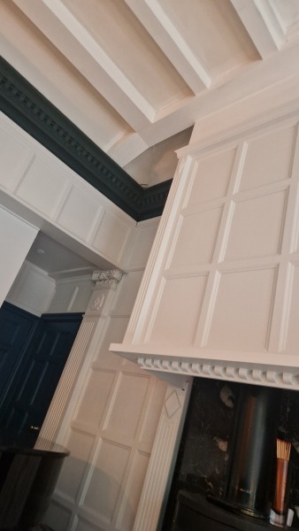 Les Parisiennes des Mamansnet: It's French charm, you know, beheaded people, red wine and blood all over the place - it's romantic, it's normal.