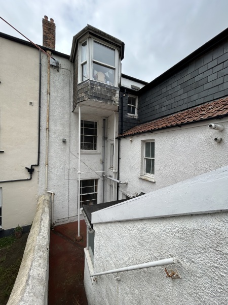 Weird window extension - anyone know about?