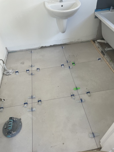 What colour to go with this tile? Help!