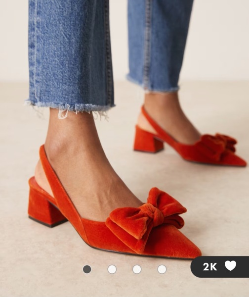 What colour to wear with this dress/ style of shoe & headwear
