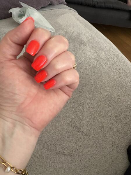 I want to see your nails!