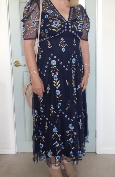 Can you help me to make this dress look smart but cool too?