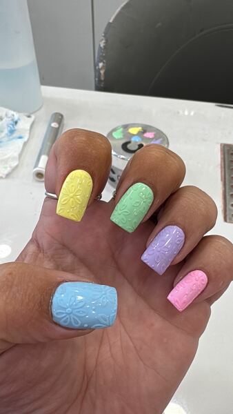 I want to see your nails!