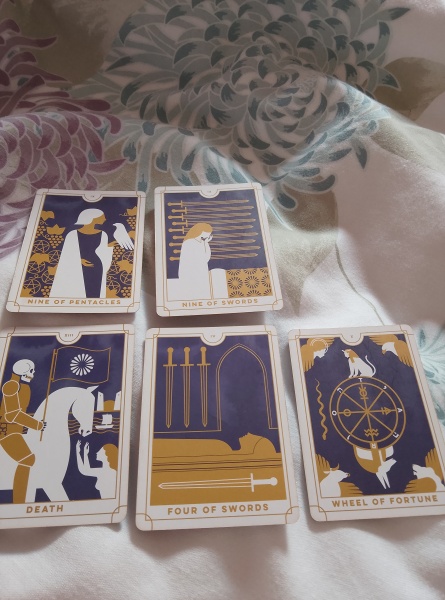 Anyone fancy a quick tarot card reading? (I need practice)