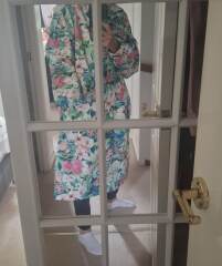 This Raincoat looks nothing like the photos  on me!