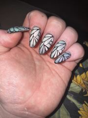 I want to see your nails!