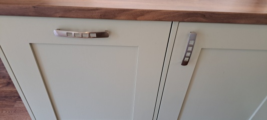 D Handles  or knobs and cups in shaker kitchen