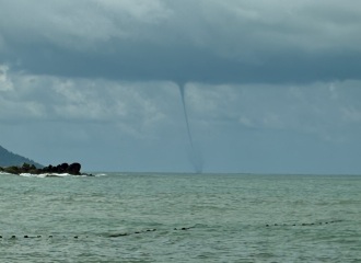 Thread 18 - TalkLair: "That's no moon. It's a space station!"