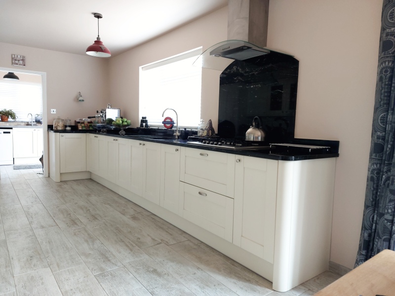 Cream shaker kitchen