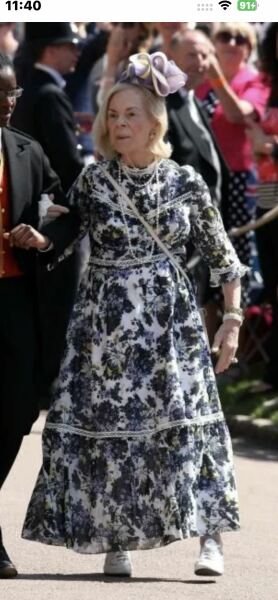 Trainers  for wedding outfit/ trendy / comfy