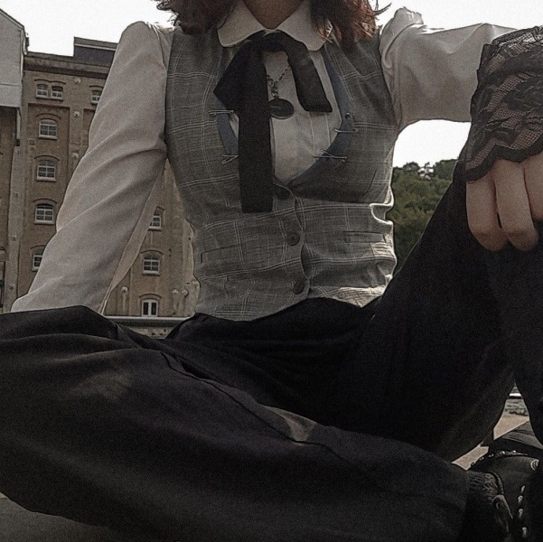 Androgynous wedding guest outfit for teen