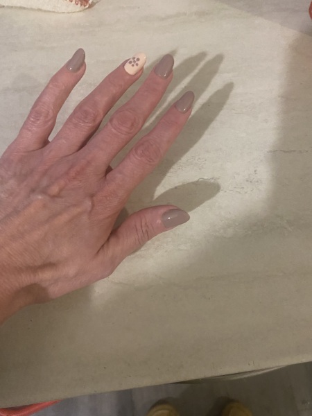 I want to see your nails!