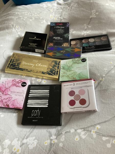 Tempted by beauty treats? Addicted to buying beauty products? Is your collection bursting with favourites? Join fellow beauty lovers in this supportive group!