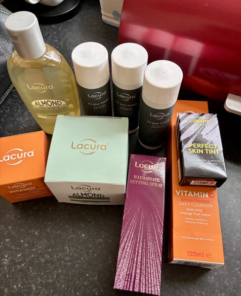 Tempted by beauty treats? Addicted to buying beauty products? Is your collection bursting with favourites? Join fellow beauty lovers in this supportive group!