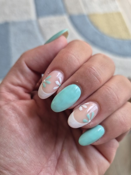 I want to see your nails!
