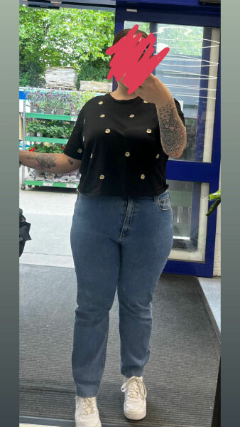 Please help me style myself 6 months postpartum