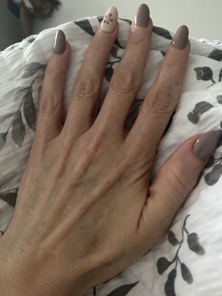 I want to see your nails!