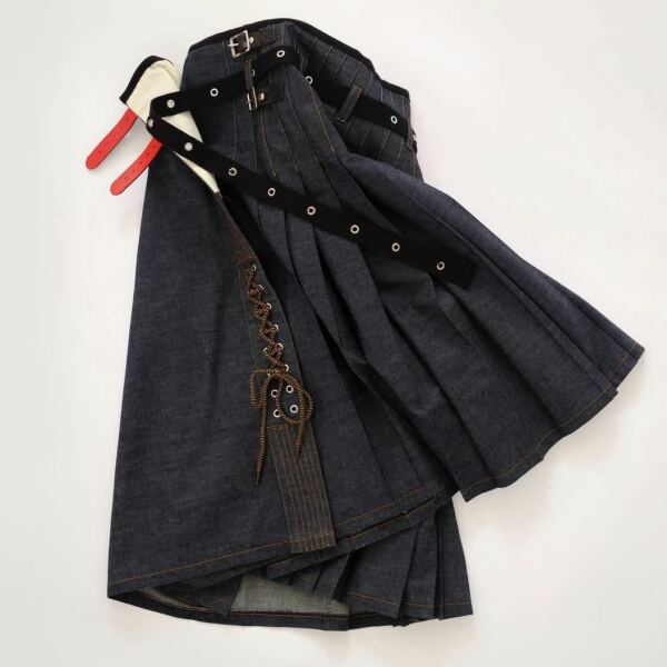 Les Parisiennes des Mamansnet: It's French charm, you know, beheaded people, red wine and blood all over the place - it's romantic, it's normal.