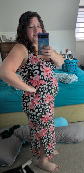 Is this a normal sized 6 month baby bump?