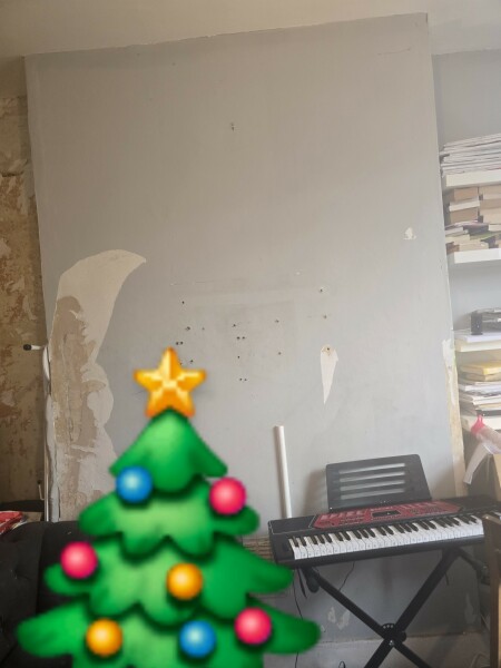 Do you think that i have a fireplace behind here?