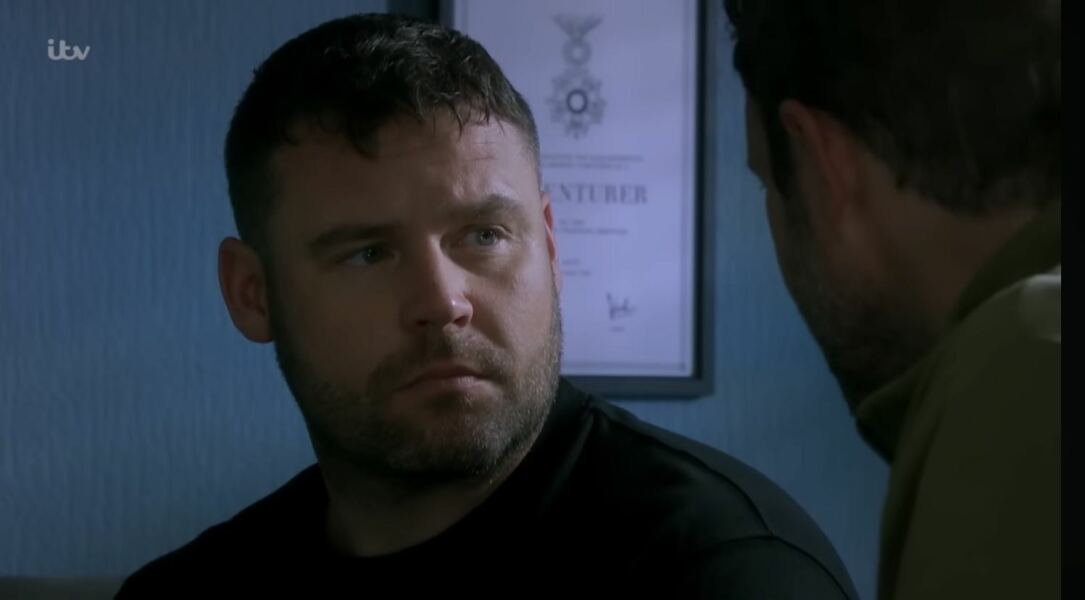 Emmerdale [ITV1 pace] ** NO SPOILERS **  Robin Hood rides again