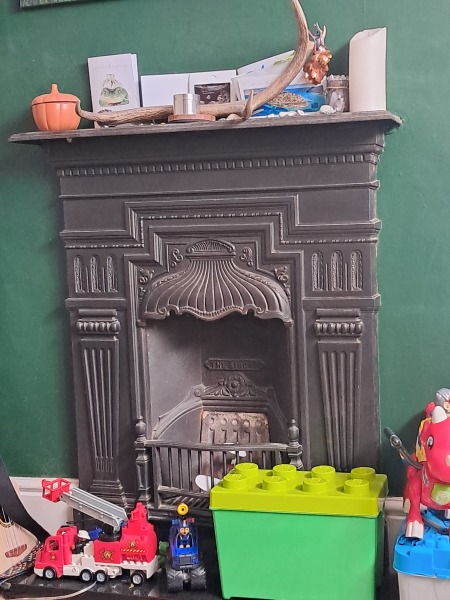 Do you think that i have a fireplace behind here?