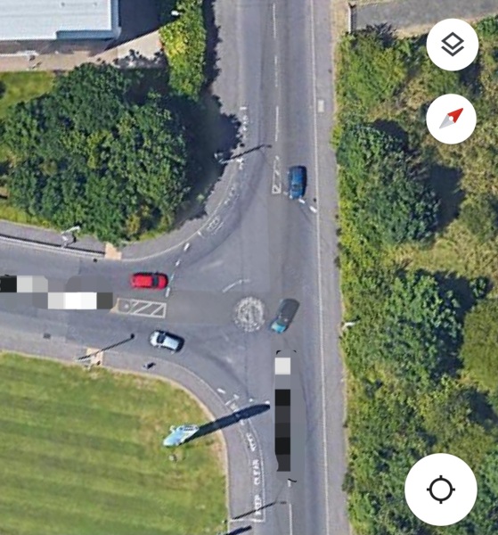 Mini roundabouts! Whose right of way? Diagram included!
