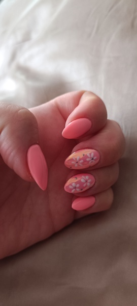 I want to see your nails!