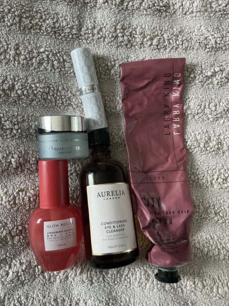 Tempted by beauty treats? Addicted to buying beauty products? Is your collection bursting with favourites? Join fellow beauty lovers in this supportive group!