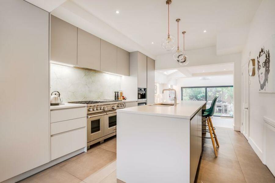 Turn beautiful second reception room into mediocre kitchen / diner?