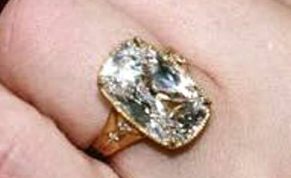 Can we talk about Taylor Swift's engagement ring?
