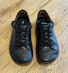 Help me parse "school shoes" vs. trainers