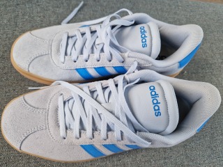 Trainers  for wedding outfit/ trendy / comfy