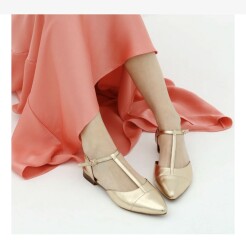 Wedding guest shoes that's not heels or open toes?