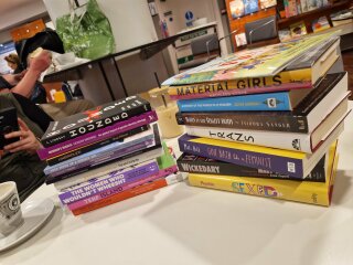 The Bluestocking does a late night flit again