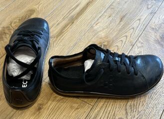 Help me parse "school shoes" vs. trainers