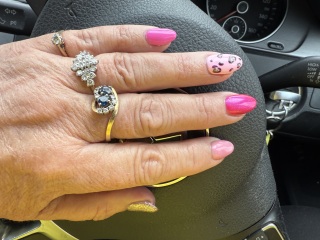 I want to see your nails!