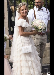 Isn’t this a gorgeous wedding dress?!