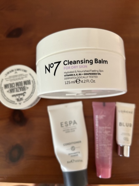 Tempted by beauty treats? Addicted to buying beauty products? Is your collection bursting with favourites? Join fellow beauty lovers in this supportive group!